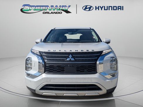 Used 2025 Mitsubishi Outlander SE AWD/4WD image 3