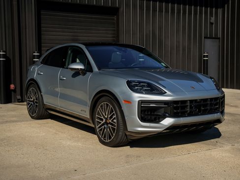 Used 2026 Porsche Cayenne GTS image 7
