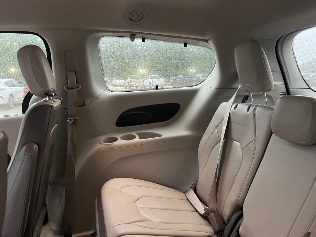 Used 2019 Chrysler Pacifica Touring-L FWD image 29