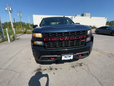 Used 2019 Chevrolet Silverado 1500 Custom Trail Boss w/ Custom Convenience Package AWD/4WD image 3