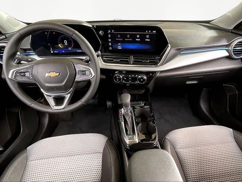 Used 2025 Chevrolet Trax LT w/ Driver Confidence Package image 8