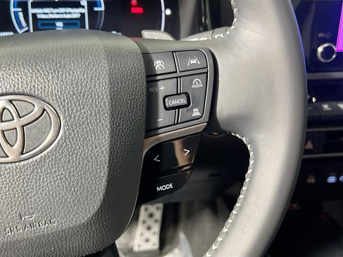 Used 2025 Toyota Camry SE FWD image 20