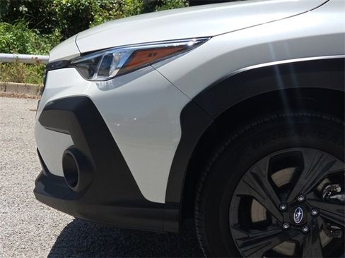 Used 2024 Subaru Crosstrek 2.0i image 5
