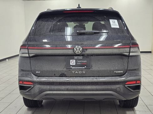 Used 2025 Volkswagen Taos SE image 15