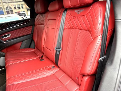 Used 2018 Bentley Bentayga Onyx Edition image 7