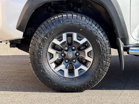 Used 2020 Toyota Tacoma TRD Off-Road w/ Technology Package AWD/4WD image 26
