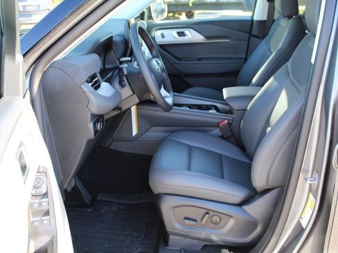 New 2026 Ford Explorer Active w/ Active Comfort Package image 3