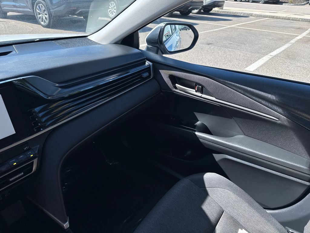 Used 2025 Toyota Camry LE FWD image 28