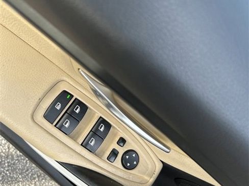 Used 2018 BMW 320i Sedan w/ Convenience Package image 17