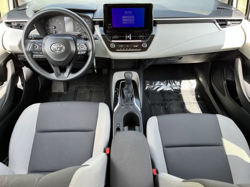 Used 2025 Toyota Corolla LE image 9