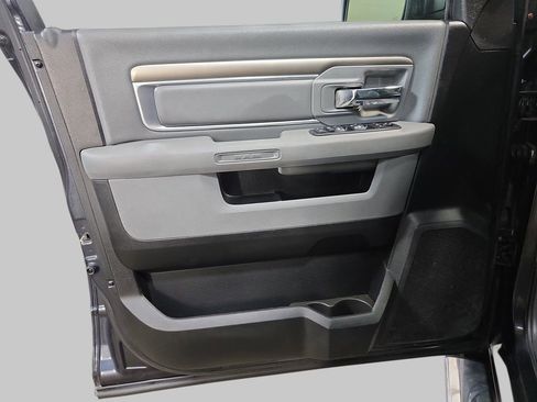 Used 2017 RAM 1500 Classic SLT w/ SLT Plus D￩cor Group image 30