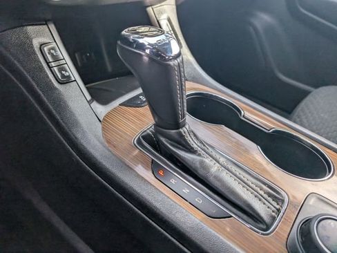 Used 2018 GMC Acadia SLE image 22