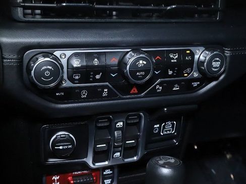 Used 2026 Jeep Wrangler Unlimited Rubicon AWD/4WD image 31