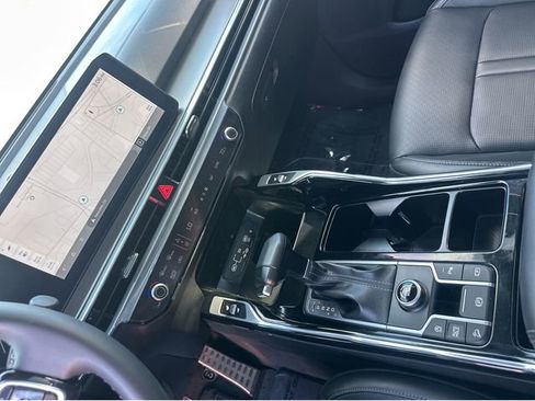 Certified 2024 Kia Sorento SX image 33