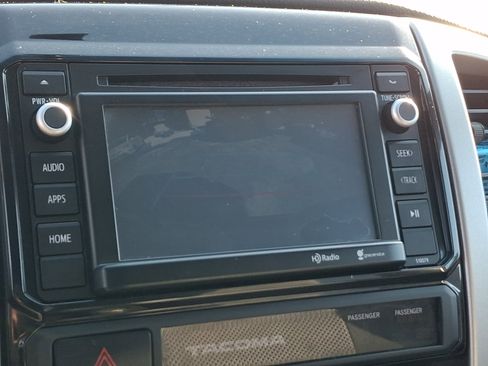 Used 2015 Toyota Tacoma 4x4 Double Cab w/ TRD Sport Package image 17