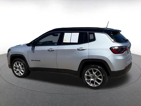 Used 2025 Jeep Compass Limited image 10