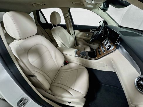 Used 2022 Mercedes-Benz GLC 300 4MATIC image 26