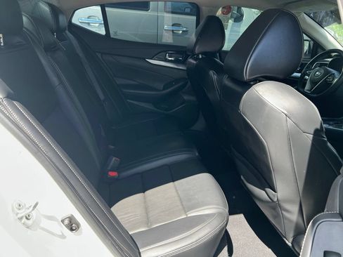 Used 2021 Nissan Maxima 3.5 SV w/ Floor Mat Group FWD image 13
