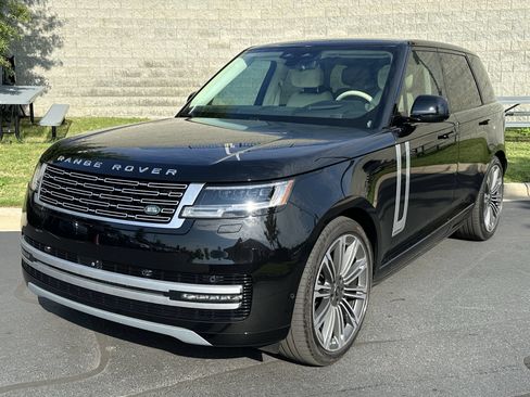 Certified 2024 Land Rover Range Rover Autobiography AWD/4WD image 37