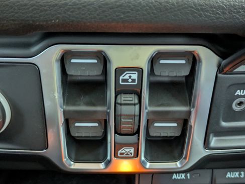 New 2026 Jeep Gladiator Sport image 25