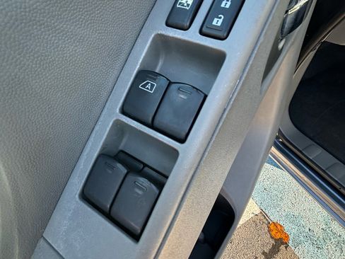 Used 2020 Nissan Frontier SV w/ Midnight Edition Floor Mats image 10