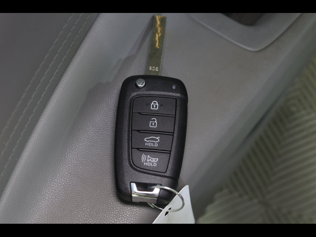 Used 2024 Hyundai Elantra SE FWD image 9
