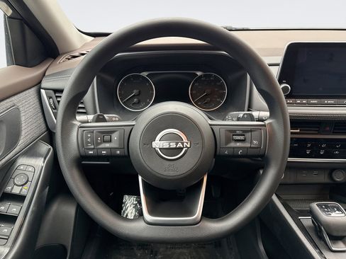 Used 2023 Nissan Rogue S image 12