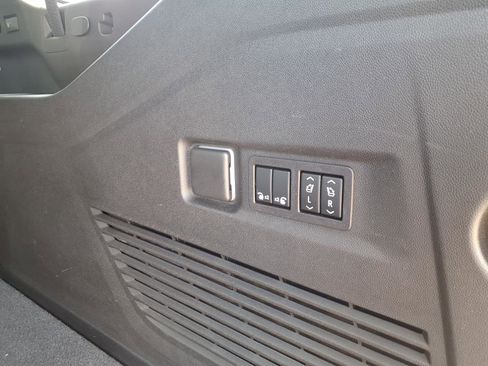 Certified 2023 GMC Yukon XL Denali Ultimate image 5