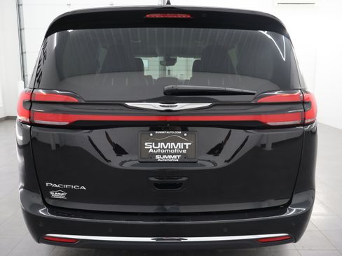 Used 2024 Chrysler Pacifica Touring-L image 26