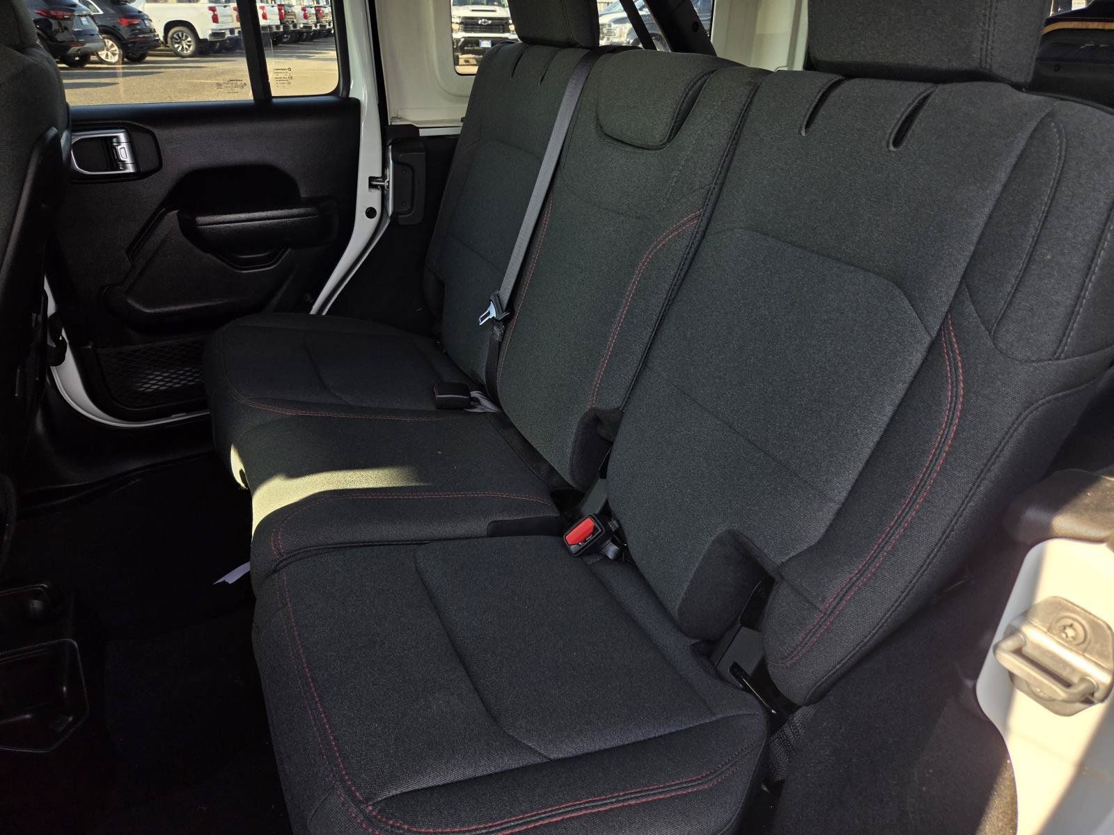 Used 2025 Jeep Wrangler Unlimited Rubicon AWD/4WD image 13