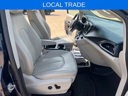 Used 2018 Chrysler Pacifica Touring-L Plus w/ Advanced Safetytec Group FWD image 15