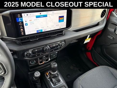 New 2025 Jeep Gladiator Sport image 31