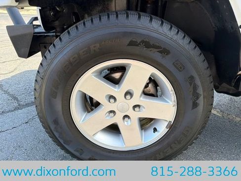 Used 2018 Jeep Wrangler Unlimited Sahara w/ Dual Top Group AWD/4WD image 26