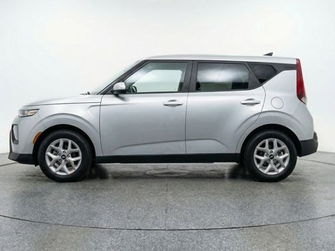 Used 2025 Kia Soul LX w/ LX Technology Package image 5