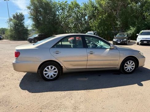 Used 2005 Toyota Camry LE FWD image 6
