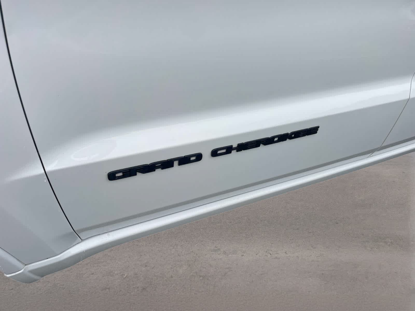 Used 2018 Jeep Grand Cherokee Altitude AWD/4WD image 13