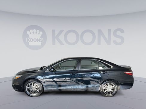 Used 2017 Toyota Camry XLE image 2