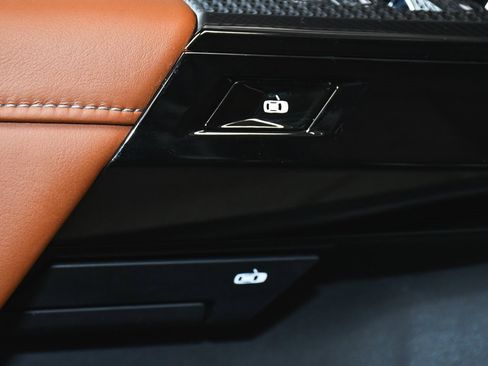 Used 2025 BMW 760i xDrive image 12