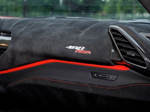 Used 2019 Ferrari 488 Pista Coupe RWD image 12