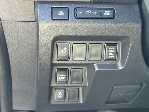 Used 2024 Nissan Frontier SV w/ SV Convenience Package image 17