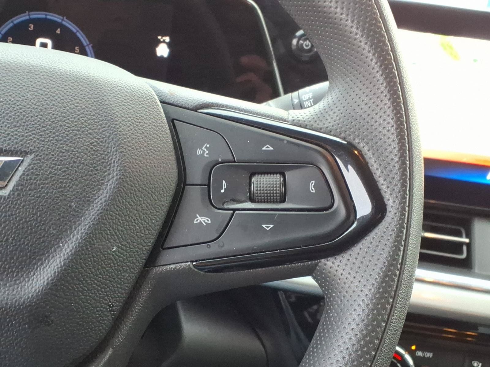 Used 2025 Chevrolet Trax LT FWD image 20