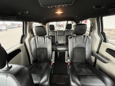 Used 2018 Dodge Grand Caravan SXT image 39