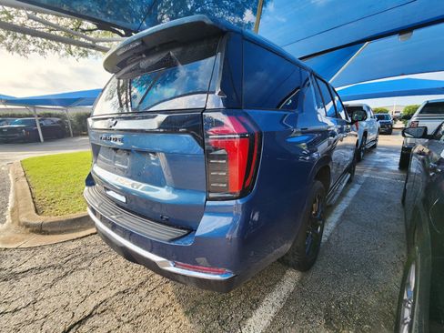 Used 2025 Chevrolet Tahoe LT RWD image 4