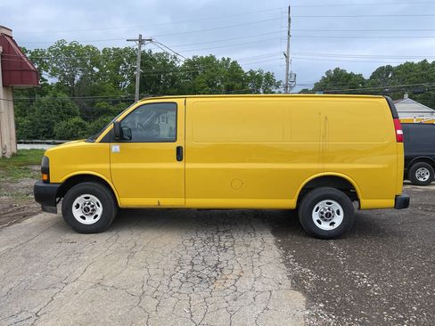 Used 2021 GMC Savana 2500 w/ Driver Convenience Package image 6
