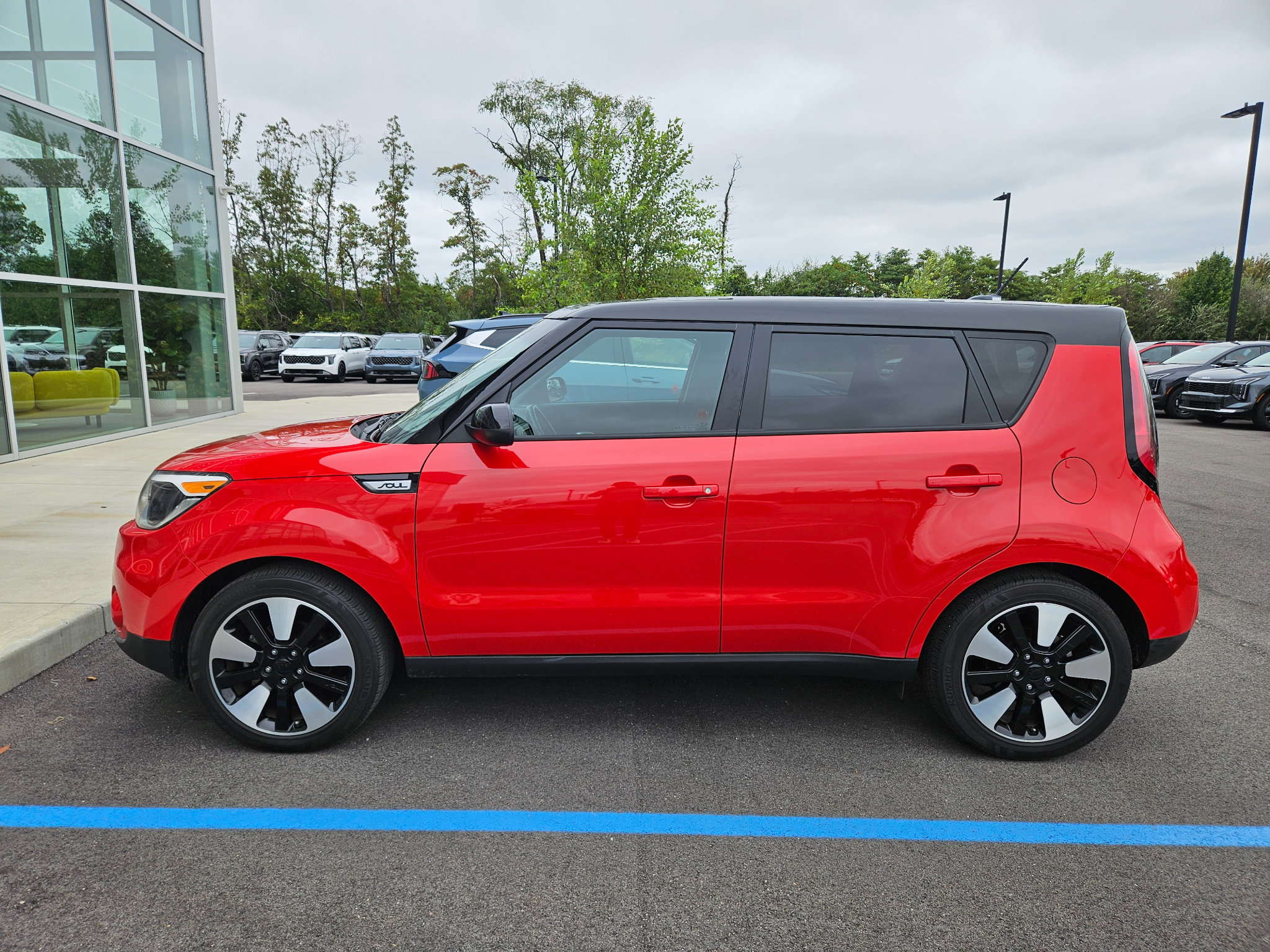 Used 2017 Kia Soul + w/ Designer's Package FWD image 4