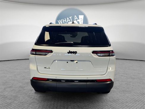 Used 2023 Jeep Grand Cherokee L Laredo image 5