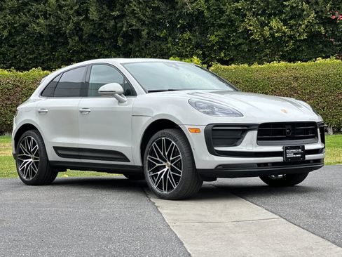 Certified 2024 Porsche Macan AWD/4WD image 10