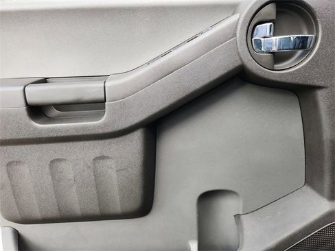 Used 2015 Nissan Xterra S image 18