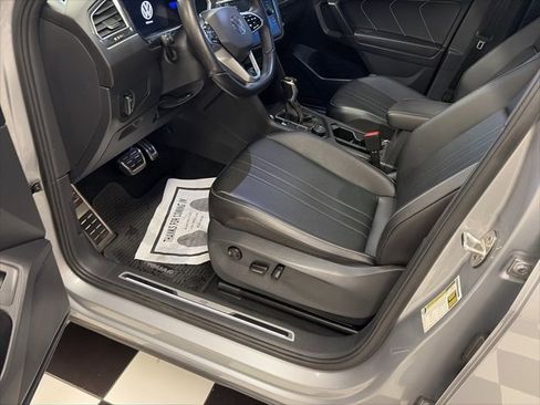 Certified 2022 Volkswagen Tiguan SE R-Line image 19