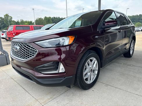Certified 2024 Ford Edge SEL w/ Convenience Package AWD/4WD image 3